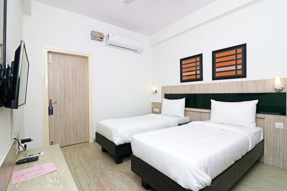 OYO 19389 SilverKey Rajouri Garden