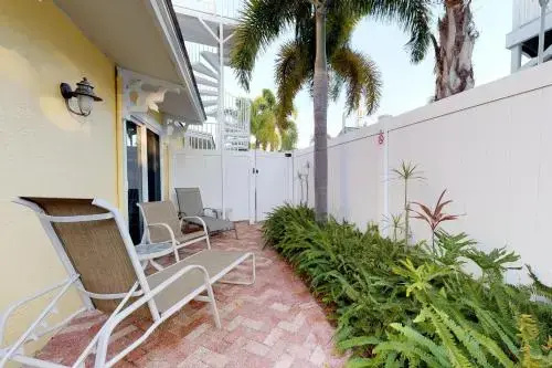 Palm Isle 3215 by RedAwning