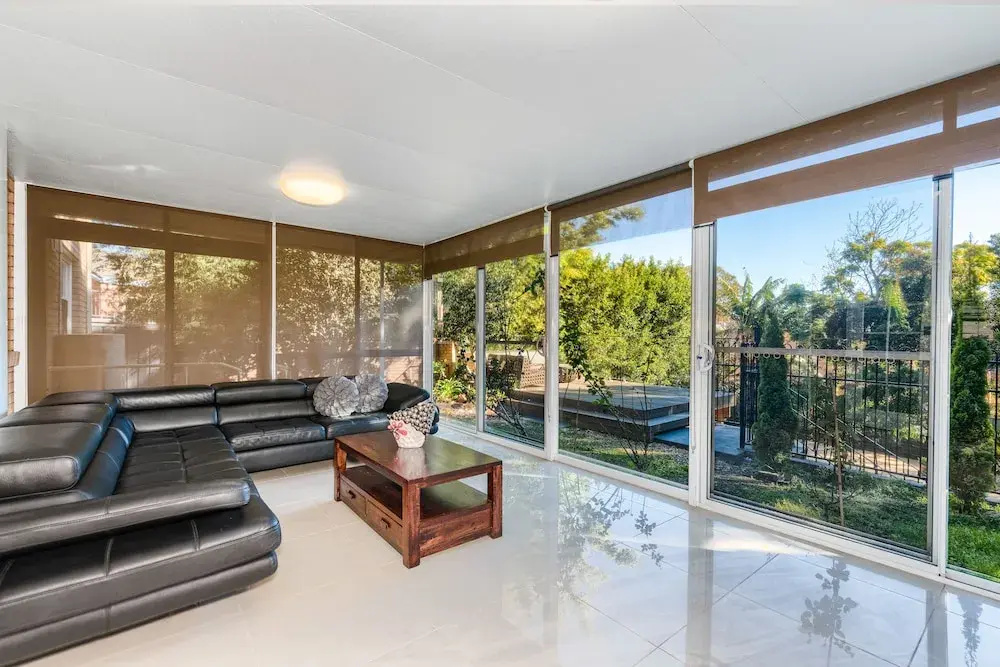 Spacious 4 Bedroom House The Hill