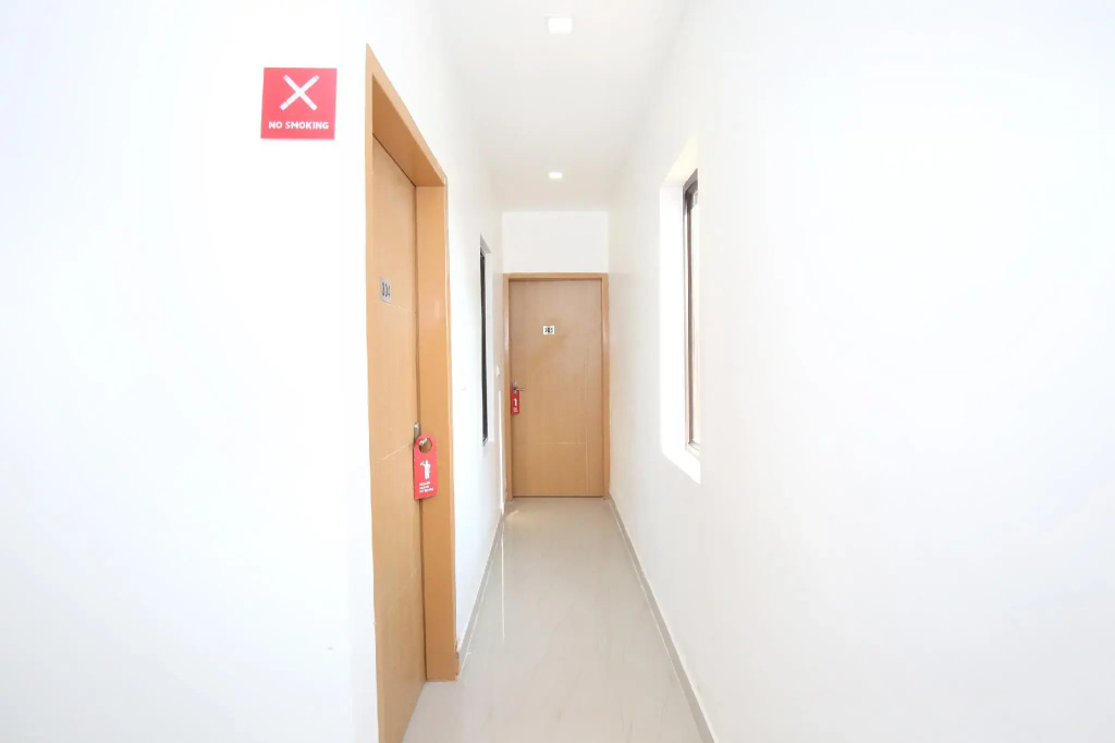 OYO 11885 Silver Plaza