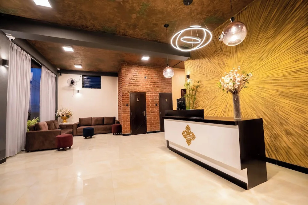 Limeshine - Airport Transit Hotels & Residences