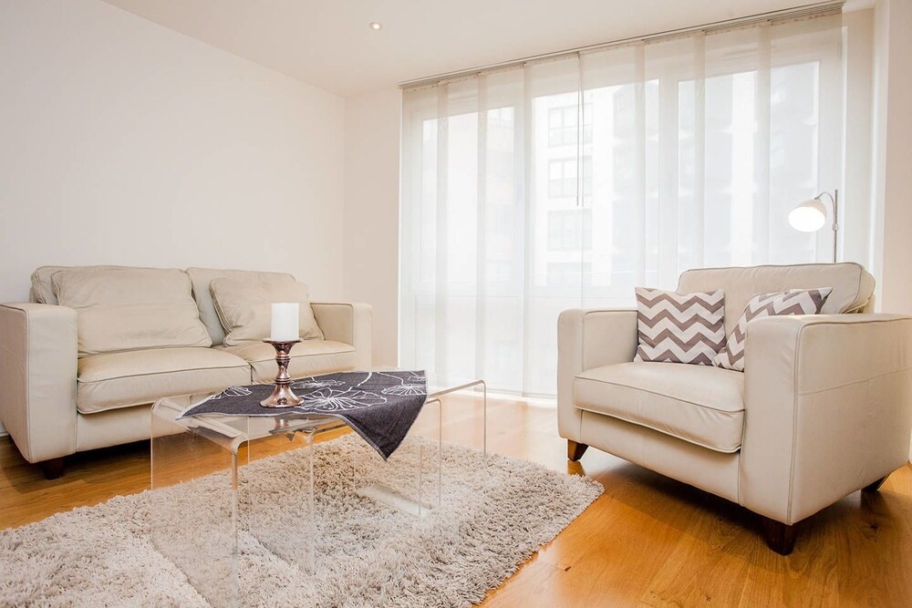 Modern Central 1 Bedroom Apartment