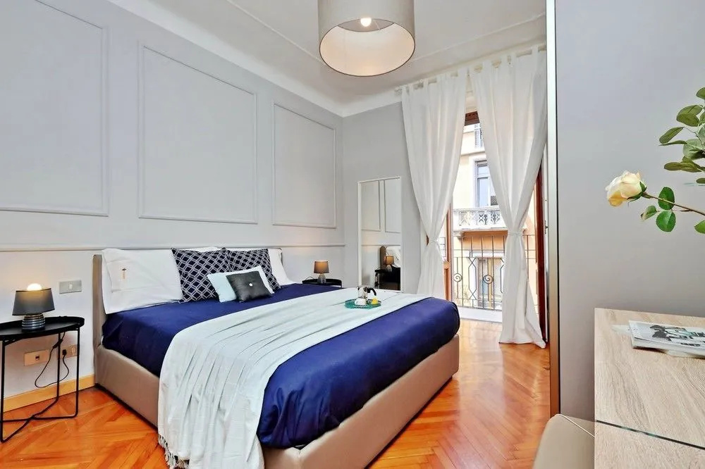 Hintown Austere Elegance