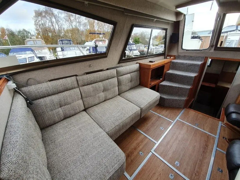 Houseboat Lynx