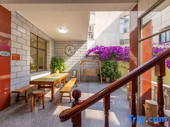 Tiantai Xiangtu Homestay (Guoqing Temple Scenic Area Branch)