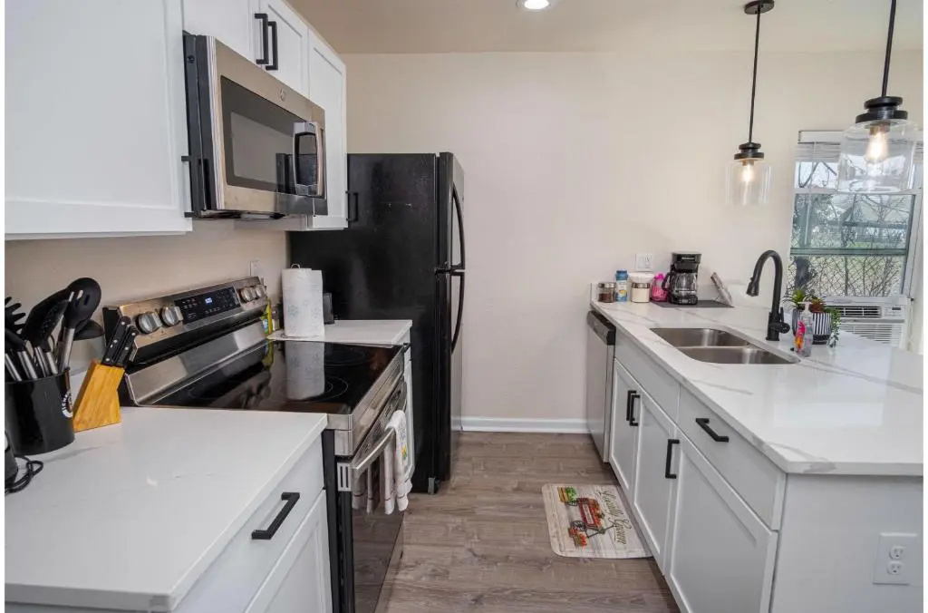 Adorable 2BR Guesthouse Close to Riverwalk and DT