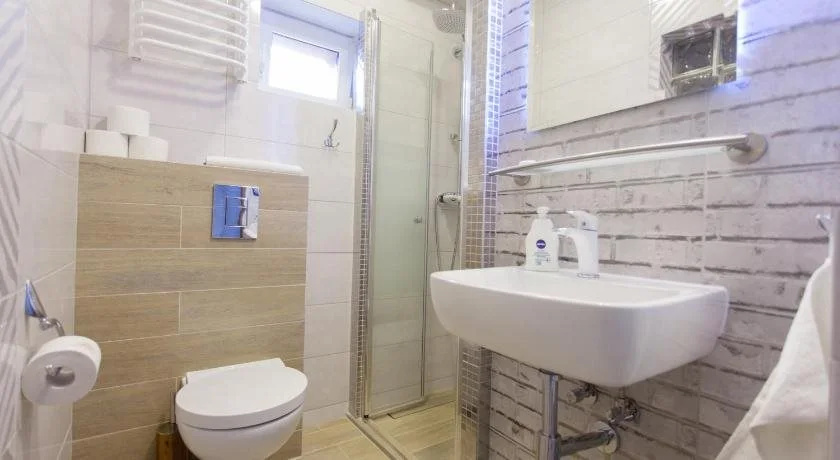 Villa Anna - Noclegi Rooms - FREE parking, taras, 1500m do Starówki
