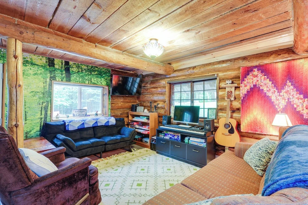 Cozy Elizabethtown Cabin w/ Fire Pit