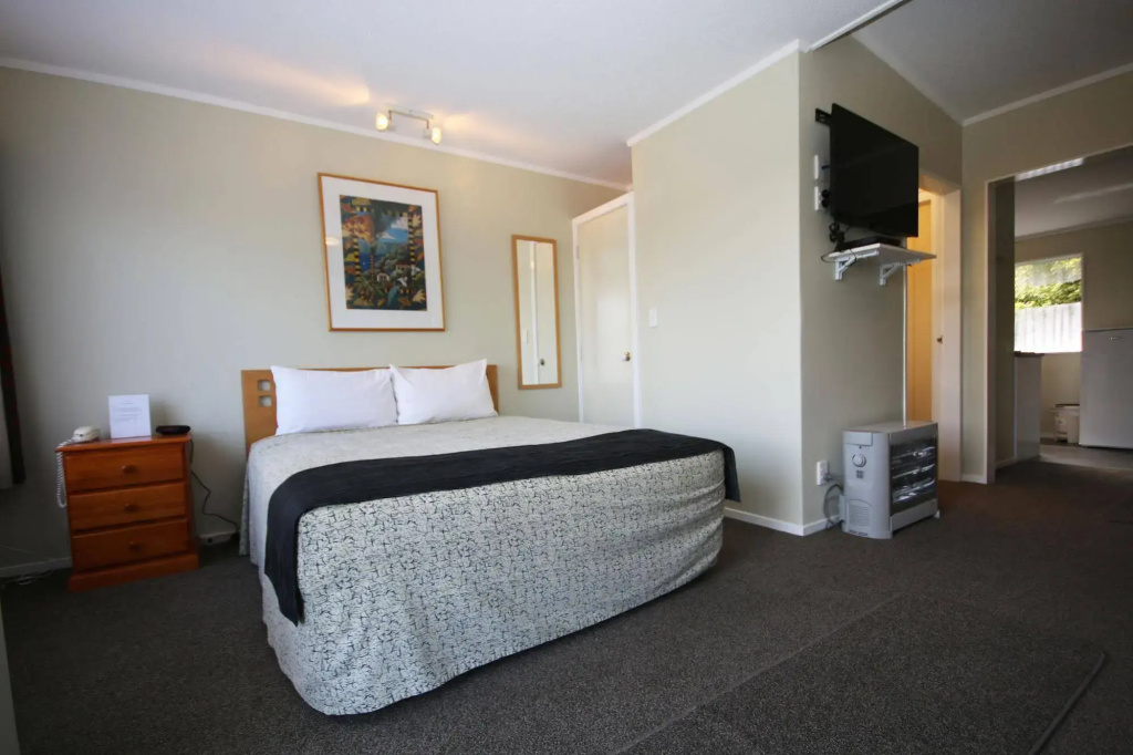 Spinnaker Motel