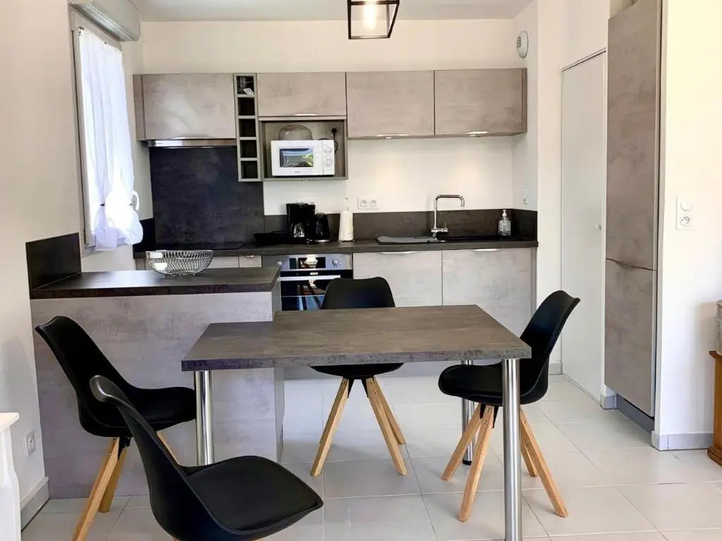 Appartement Mèze, 3 pièces, 4 personnes - FR-1-604-27