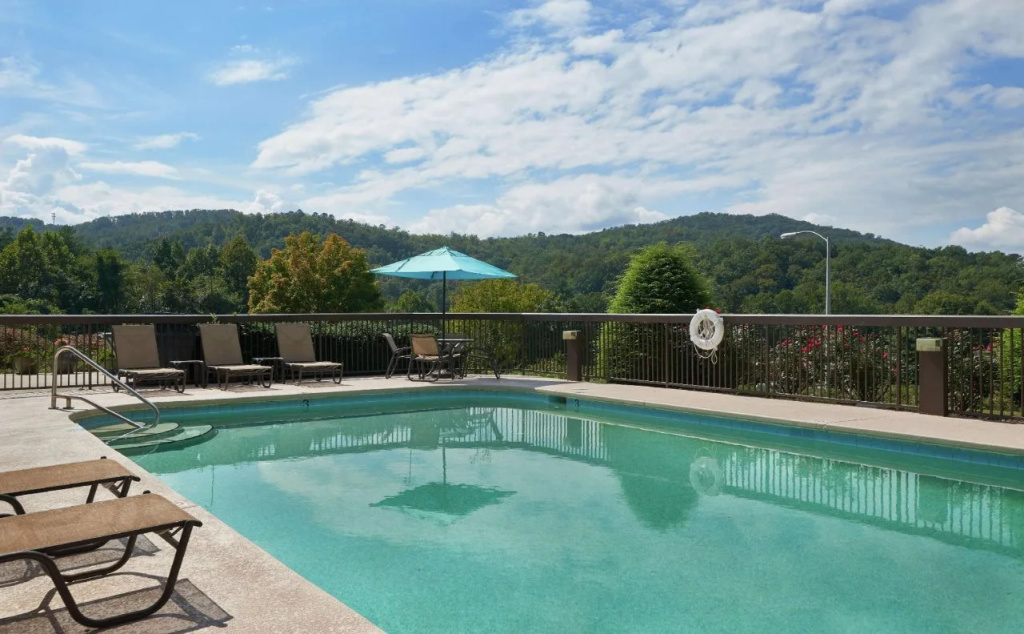 Clarion Pointe Cherokee