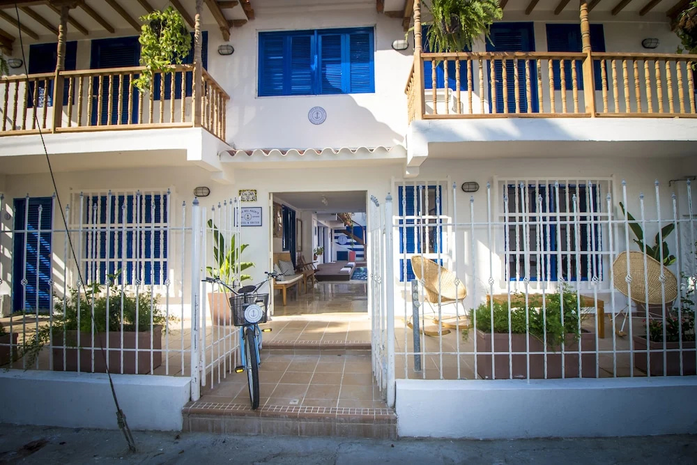 Casa del Puerto Hostel & Suites