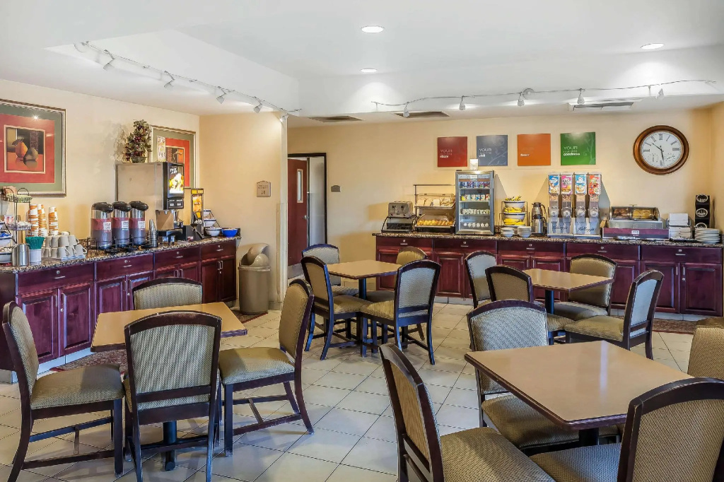 Comfort Inn & Suites Airport Convention Center