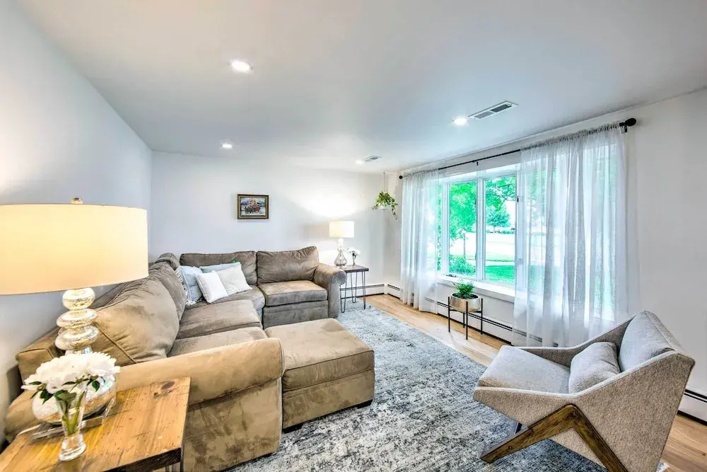 3 Mi to Dutch Wonderland: Serene Home w/ Deck