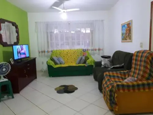 Casa em Unamar,Cabo Frio,à 200m da praia,em condomínio com segurança 24 hs