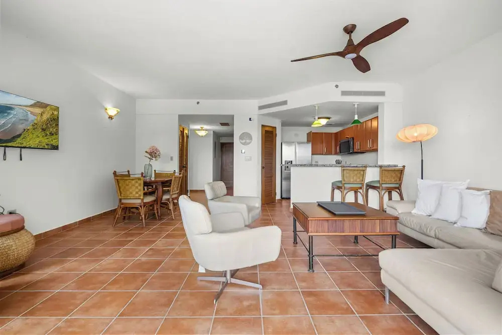 Golf Course Access Balcony Infinity Pool