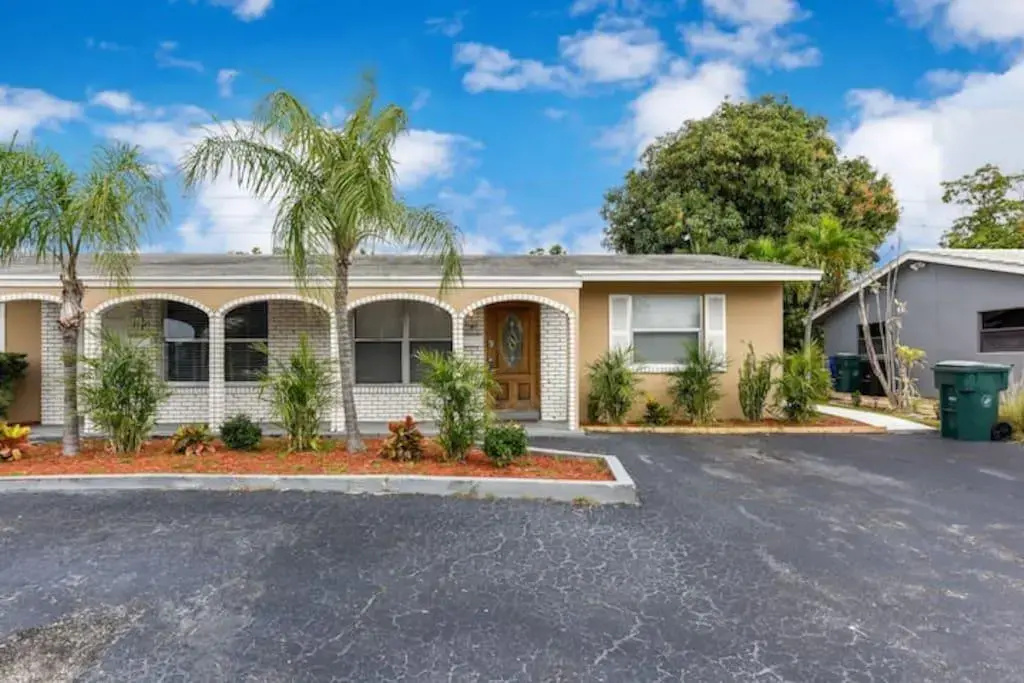 5140 Duplex in Oakland Park