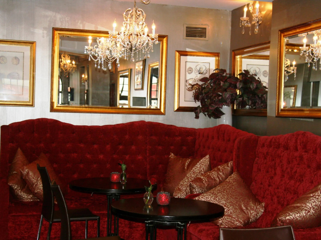 Tudor Hotel
