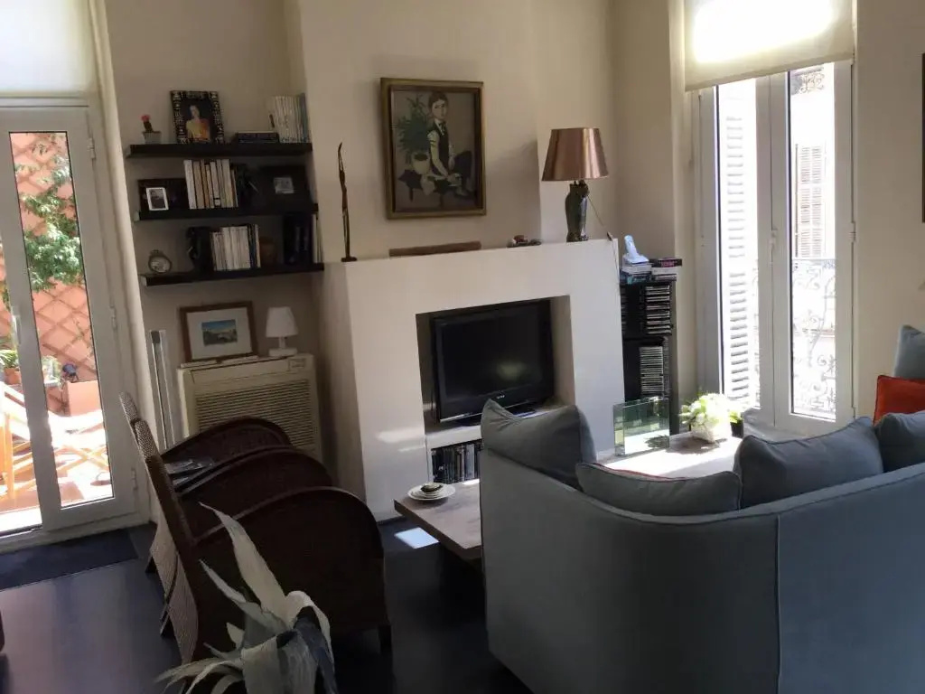 Chambre 1 personne avec terrasse centre ville Marseille 3 nuits min , femme uniquement