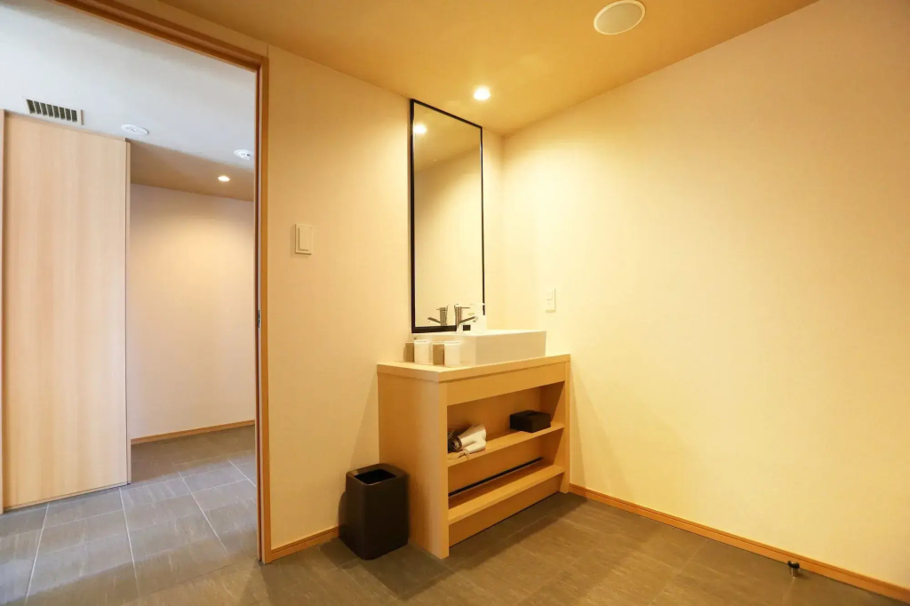 Henn na Hotel Premier Kyoto Gojo Karasuma -Formerly Watermark Hotel Kyoto-