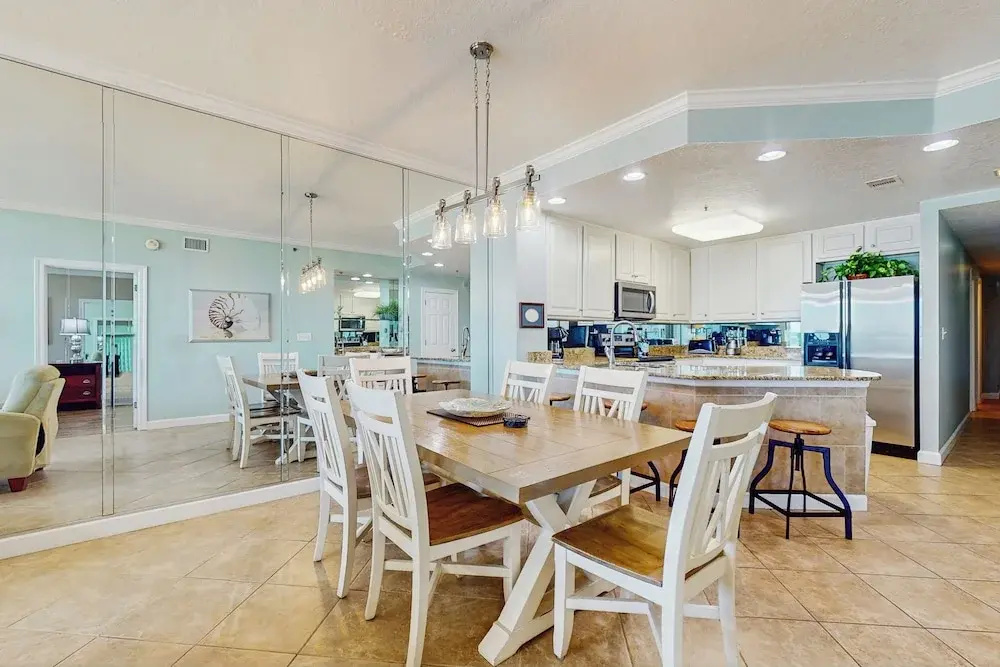 4BR Condo w/ Gulf Views & Amenities