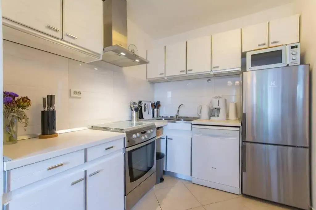 Flora three bedroom apartment. Near beach
