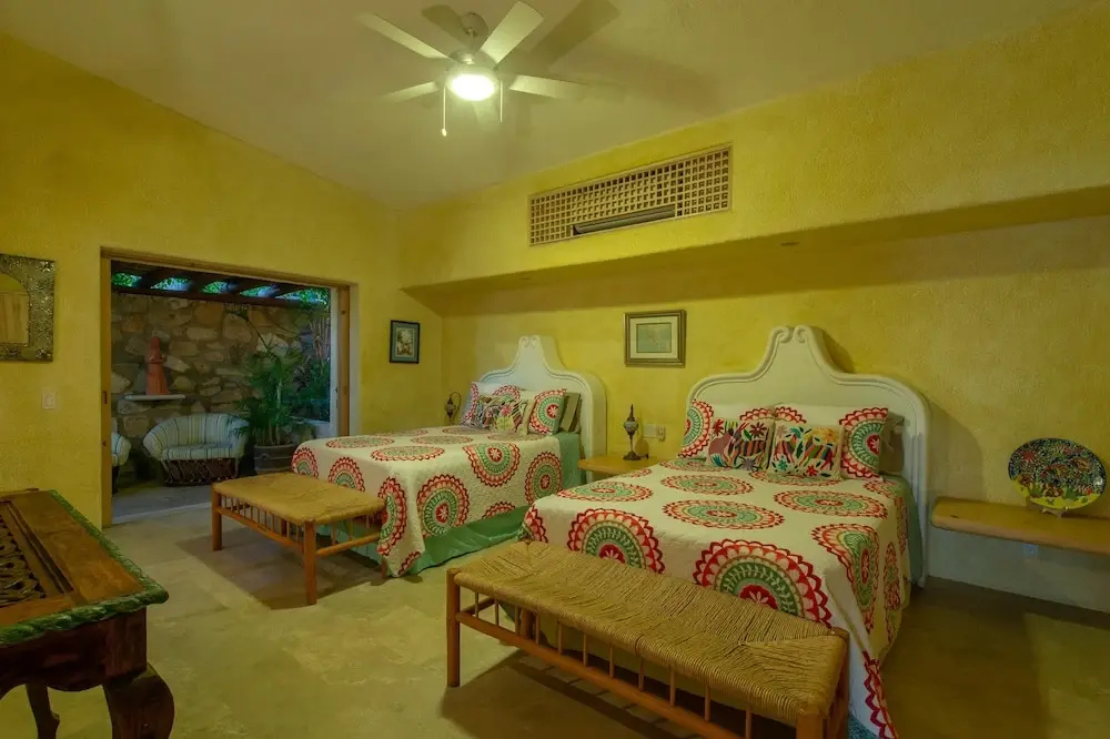 6 Bedroom Beachfront From $1600 per Night: Villa de la Playa