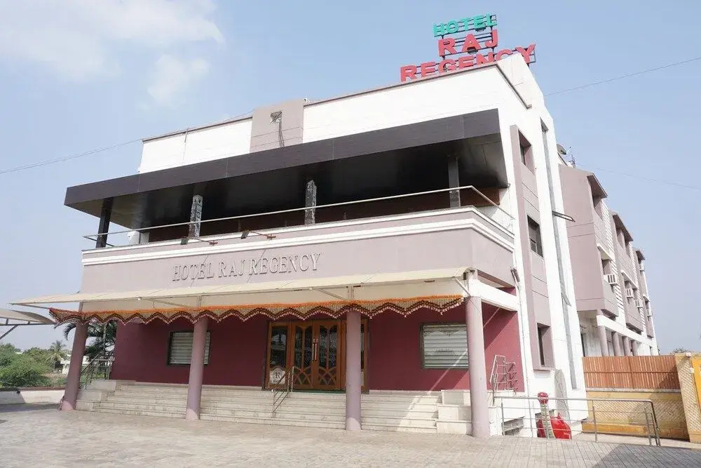 OYO 24487 Hotel Raj Regency