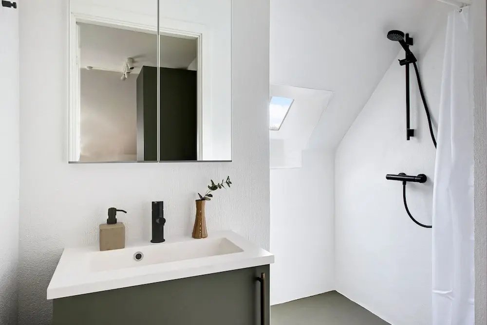 Sanders Charm 2 - Great 2-bdr Apt With Shared Garden and Balcony