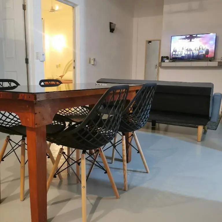 2 bedroom apartment with a/c Wi-Fi best location!