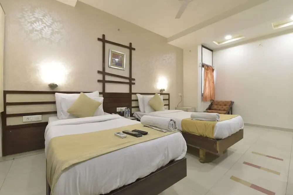 Hotel Airport Plaza