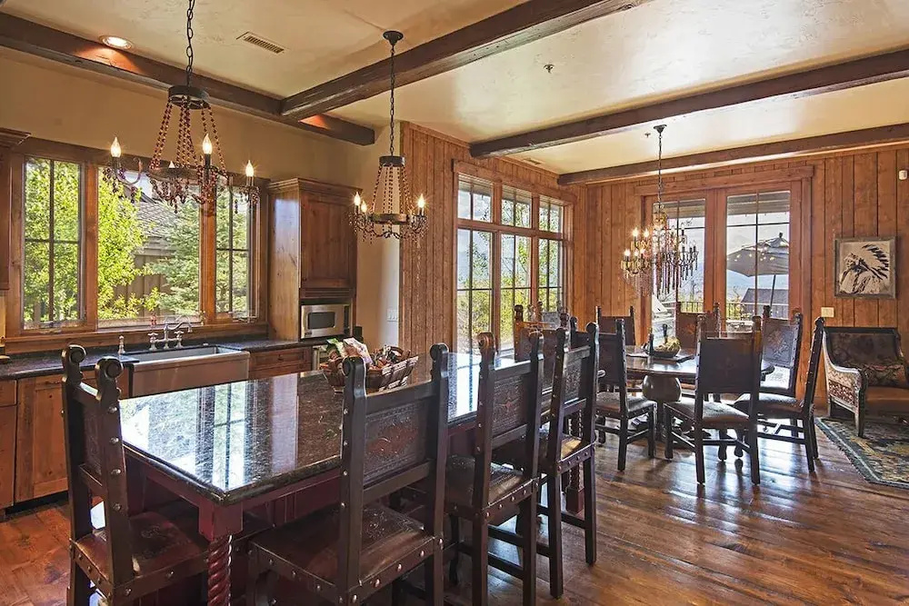 4BR Luxury Ranch Cabin by RedAwning