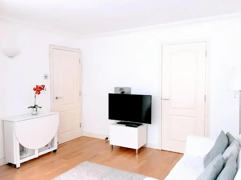 Elegant Fitzrovia 2-bed w Wifi: Close to Oxford Street W1