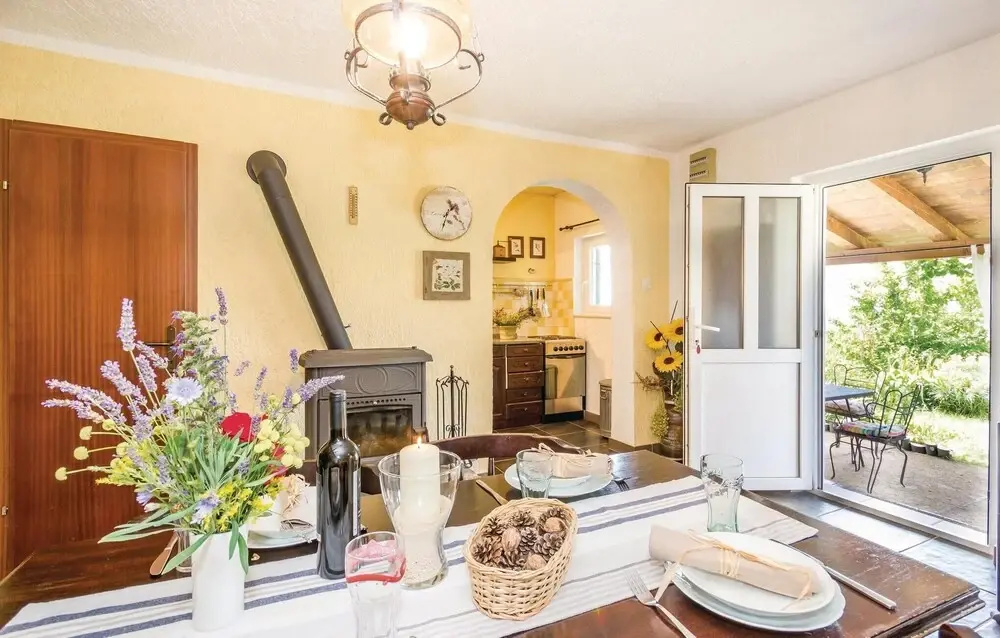 2 Bedroom Nice Home In Senj