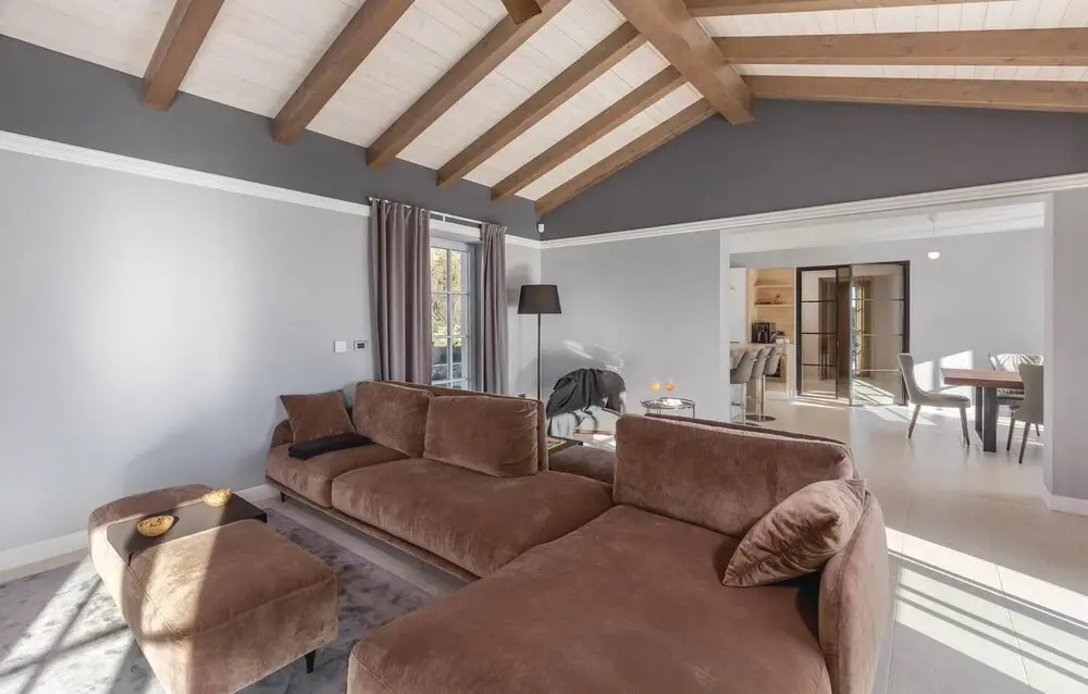 Beautiful Home in Babudri With 5 Bedrooms, Wifi and Outdoor Swimming Pool