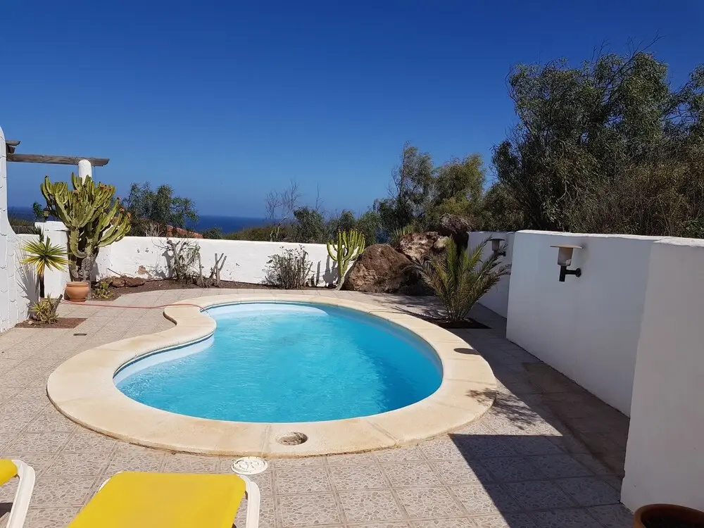Villa with pool overlooking the Atlantic Ocean and Parque Holandes