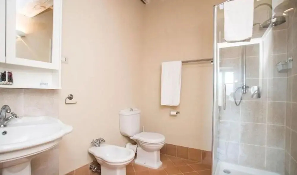 Luxury Resort with swimming pool in the Tuscan countryside, apartments with private outdoor area with panoramic view
