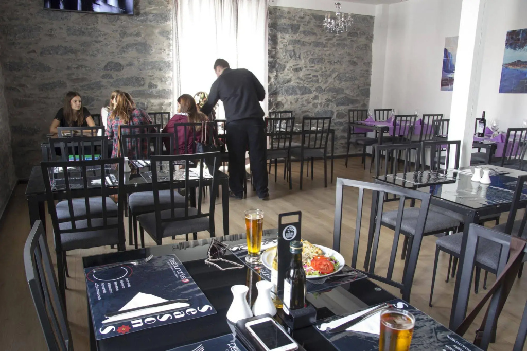 Season's Hostel & Guest House