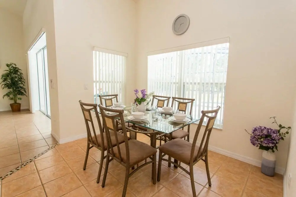 Newly Renovated Gorgeous Modern 4 Bed Villa With South Facing Pool And Spa