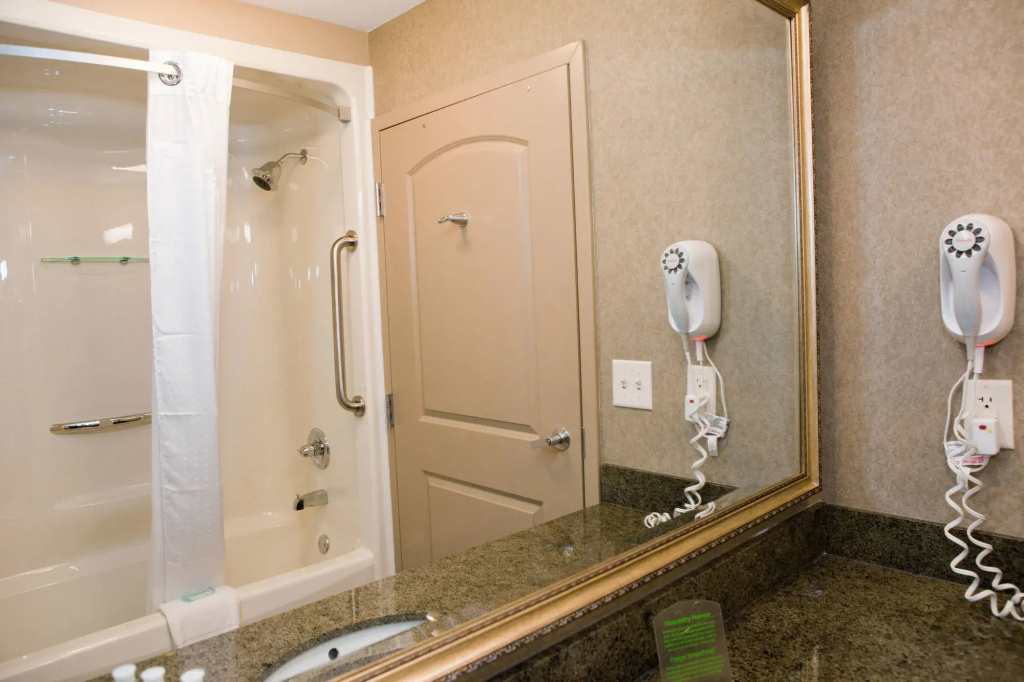 Holiday Inn Express and Suites Springfield Medical District by IHG