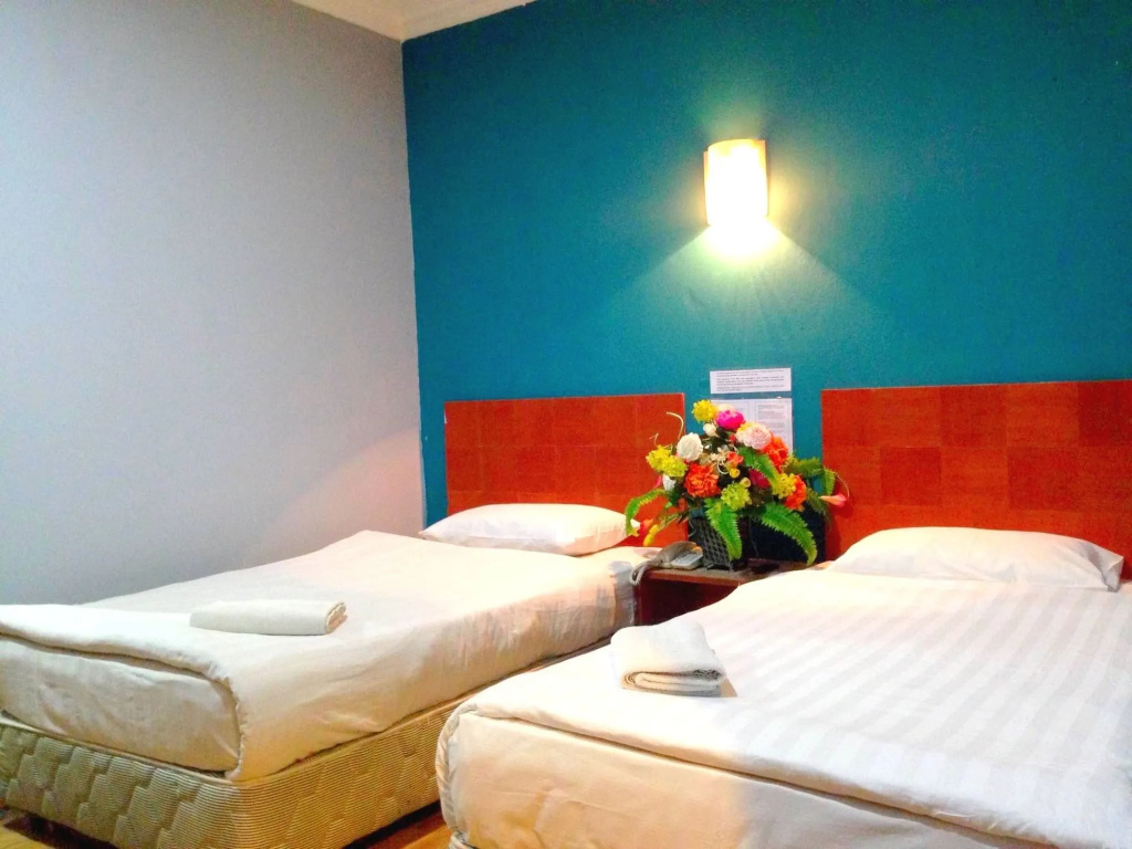 Switz Paradise Hotel - 5 minute walk to Centre Point and 10 minute walk to waterfront-