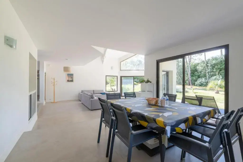 Charmante maison moderne avec grand jardin