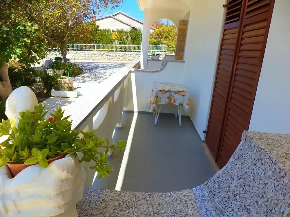Beautiful Apartment With Balcony on Island Rab