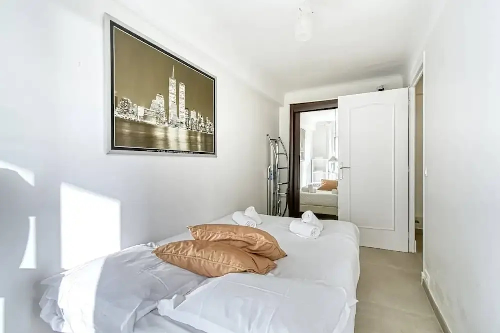 Sunny Apartment With Magnificent View of Plage du Midi Beach