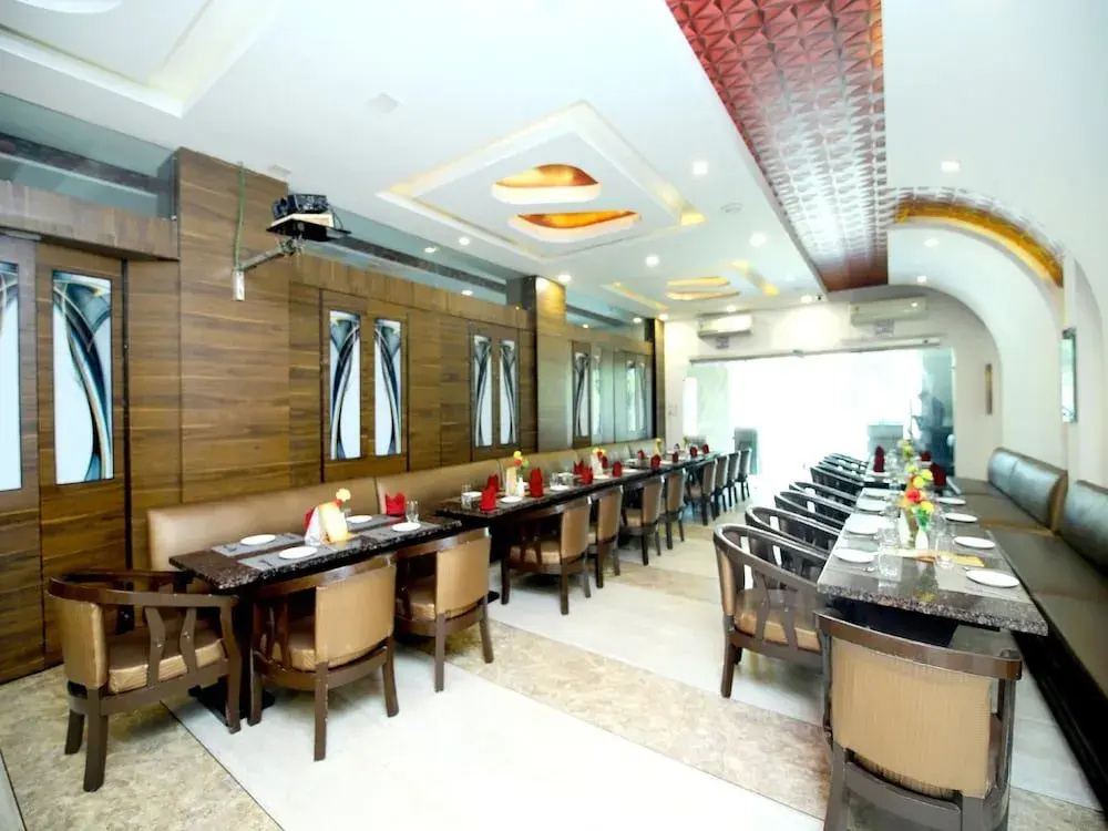 OYO 44541 Hotel Nanda