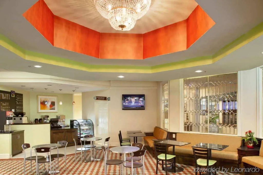 DoubleTree by Hilton Fayetteville