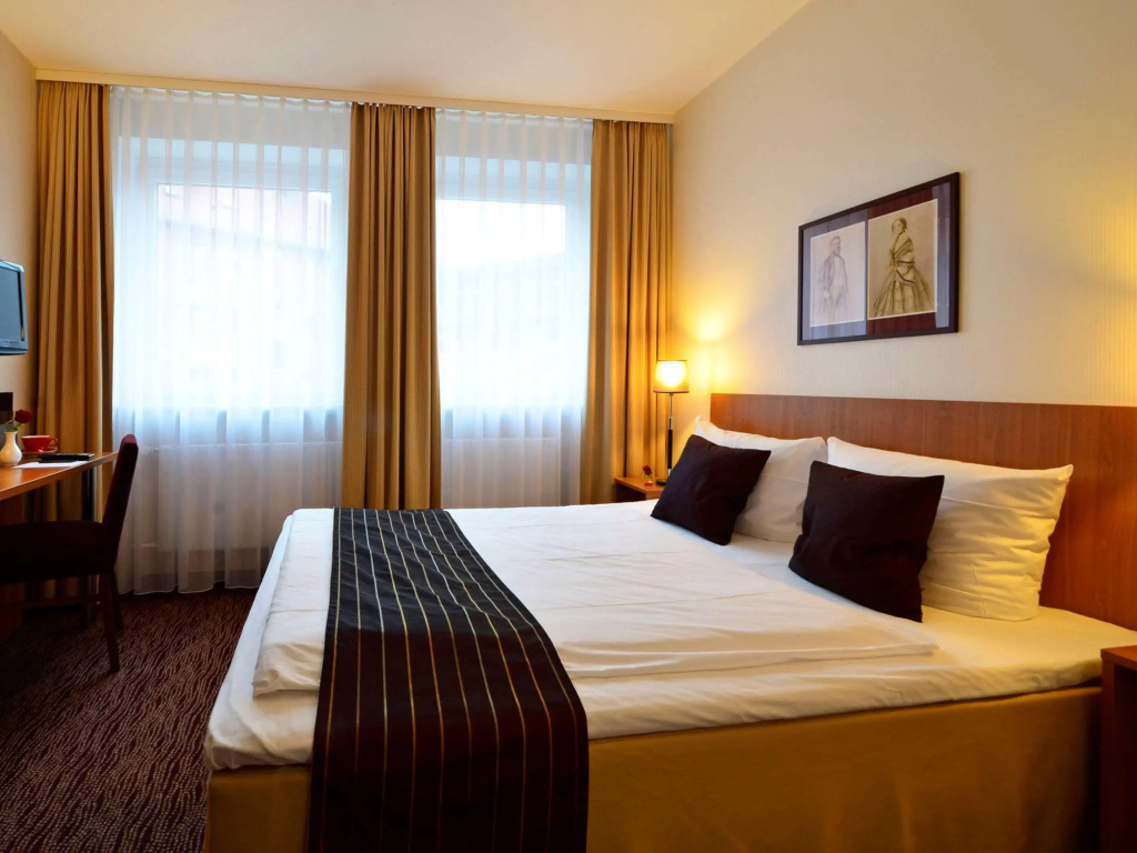 Comfort Hotel tom Kyle