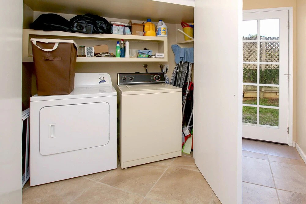 2br W/ Ocean Views - Steps To Beach 2 Bedroom Home