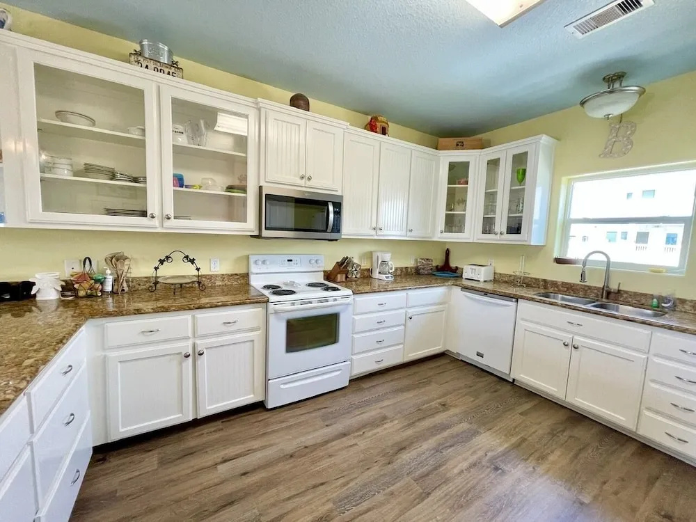 Kay Caye 3 Bedroom Home by Redawning