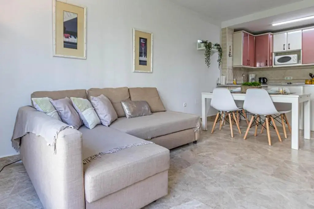 797 Holiday Rentals- Duplex for 7 Carihuela 1 min beach mas parking